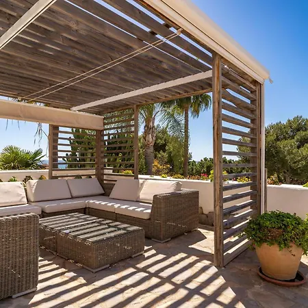Awesome In With Swimming Pool Holiday home *